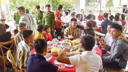 Ấm áp ngày “đoàn viên” đặc biệt