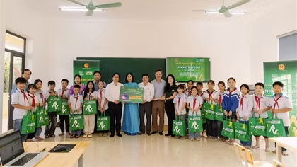 Nestlé trao tặng phòng máy tính giúp học sinh tiếp cận công nghệ