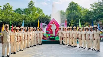 Hành trình về nguồn miền Trung anh hùng