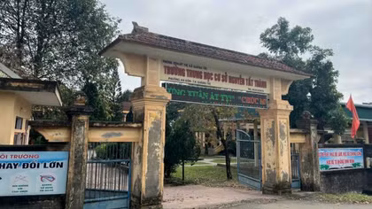 Cảnh báo việc người lạ đến trường học dụ dỗ đón học sinh