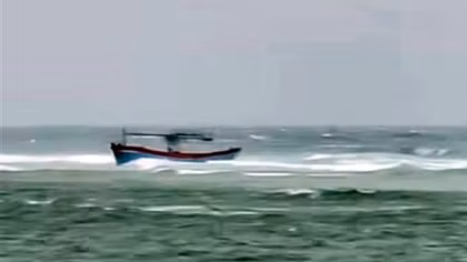 Tàu cá bị chìm, 1 ngư dân tử vong, 4 người mất tích