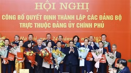 Thủ tướng trao quyết định thành lập 15 đảng bộ thuộc Đảng ủy Chính phủ