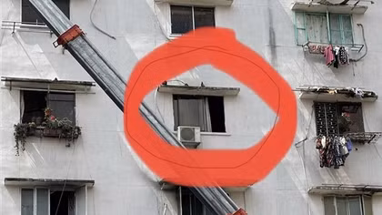 5 người bị ngạt khói trong vụ cháy chung cư cũ lúc rạng sáng