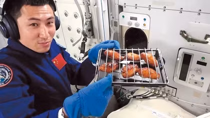 Nướng gà trên trạm vũ trụ