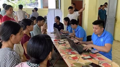 Bền bỉ đưa dịch vụ công trực tuyến đến từng thôn, bản (Bài cuối)