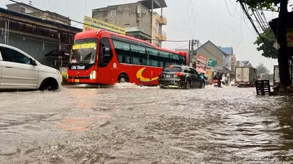 Mùa mưa chưa đến, Hà Nội đã đối mặt ngập lụt