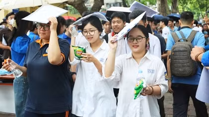 Đề thi tốt nghiệp tăng độ khó, điểm chuẩn đại học có giảm?