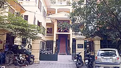 Lầu Văn vẳng tiếng trống chèo
