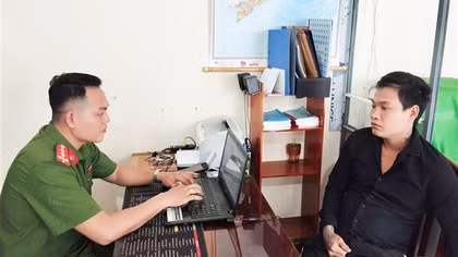 Công an xã bắt đối tượng truy nã đặc biệt nguy hiểm