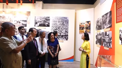 Trưng bày 150 tài liệu, hình ảnh từ 1954 – 1976 tại triển lãm “Non sông liền một dải”