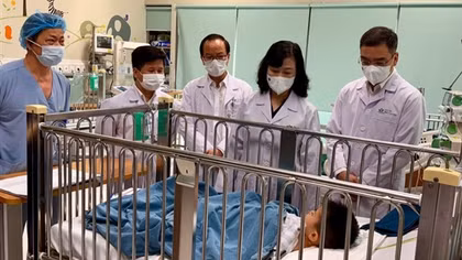 Cháu bé trong vụ cấp cứu gây xôn xao dư luận tại Nam Định đã qua cơn nguy kịch