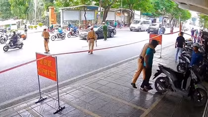 Tuần tra địa bàn, Cảnh sát khóa tay đối tượng mang ma túy
