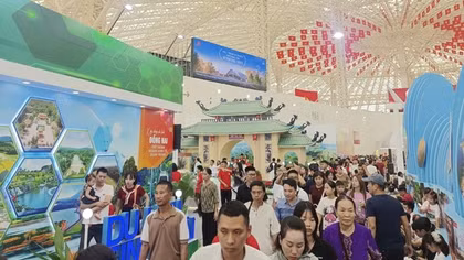 Triển lãm thành tựu đất nước kéo dài đến ngày 15/9