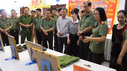 Tiếp nhận kỷ vật liệt sĩ và hiện vật truyền thống từ Công an 3 tỉnh: Đồng Nai, Đồng Tháp và Long An