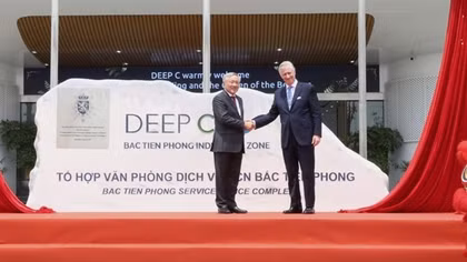 Phó Thủ tướng Thường trực Nguyễn Hòa Bình và Nhà vua Bỉ dự lễ khai trương Tổ hợp Văn phòng dịch vụ KCN Bắc Tiền Phong