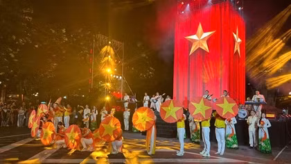 Hồ Gươm tưng bừng với loạt hoạt động sôi động của “Ngày hội bình yên”