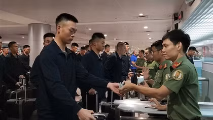 Lực lượng Quân đội Trung Quốc đến TP Hồ Chí Minh tham gia diễu binh, diễu hành