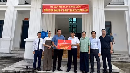 Tập đoàn Phượng Hoàng hỗ trợ khắc phục hậu quả bão lũ