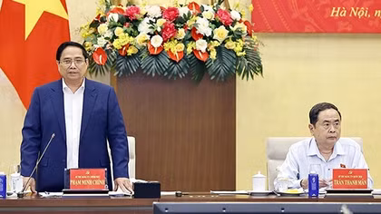 “Vừa thực hiện sắp xếp lại giang sơn, vừa đề ra các giải pháp để thúc đẩy tăng trưởng”