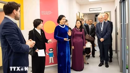 Phu nhân Tổng Bí thư Ngô Phương Ly thăm Bệnh viện Nhi Evelina London