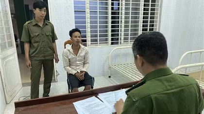 Khởi tố đối tượng cầm dao, rựa ra đường la hét, chửi bới