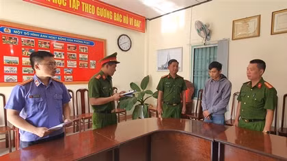 Đầu tư ảo trên mạng thua lỗ, nhân viên ngân hàng đi lừa đảo