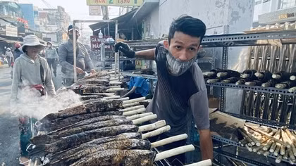 Phố cá lóc nướng sôi động ngày vía Thần tài