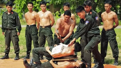 Mãn nhãn màn trình diễn của Cảnh sát cơ động Đồng Tháp