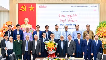 Ra mắt cuốn sách “Con người Việt Nam vào kỷ nguyên mới” của PGS.TS Nguyễn Hồng Vinh