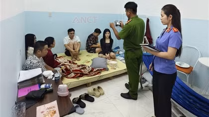 Đang “phê đá", 9 con nghiện bị bắt quả tang giữa đêm khuya