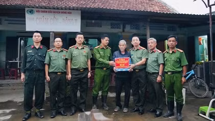 Cục An ninh mạng và phòng, chống tội phạm sử dụng công nghệ cao hỗ trợ người dân bị thiệt hại do mưa lũ