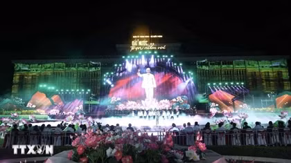 Tổng Bí thư Tô Lâm dự chương trình nghệ thuật "Đất nước trọn niềm vui"