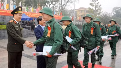 Thứ trưởng Lê Văn Tuyến dự Lễ giao nhận quân tại tỉnh Hà Giang