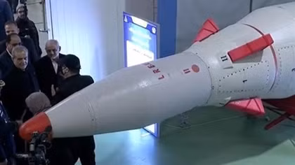 Iran ra mắt mẫu tên lửa đạn đạo hiện đại nhất với tầm bắn 1.700 km