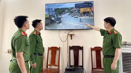 Công an thị trấn Cành Nàng ứng dụng công nghệ tiếp nhận, xử lý phạm pháp