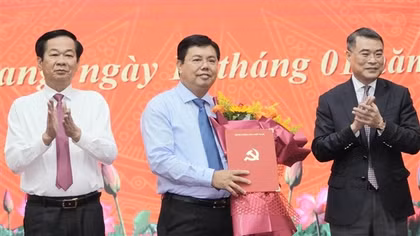 Điều động Bí thư Tỉnh uỷ Cà Mau làm Bí thư Tỉnh uỷ Kiên Giang