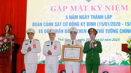 Đoàn CSCĐ Kỵ binh kỷ niệm 5 năm thành lập, đón nhận Bằng khen của Thủ tướng