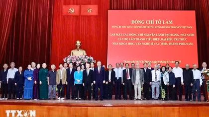 Tổng Bí thư Tô Lâm gặp mặt nguyên lãnh đạo Đảng, Nhà nước và đại biểu trí thức, văn nghệ sĩ phía Nam