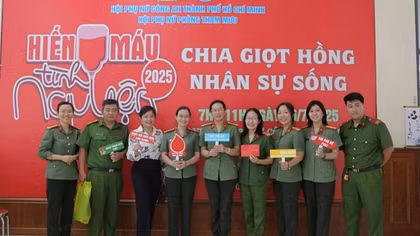 Cán bộ chiến sĩ Công an TP Hồ Chí Minh “Chia giọt hồng - Nhân sự sống”