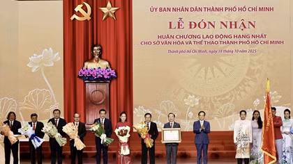 Sở Văn hóa và Thể thao TP Hồ Chí Minh đón nhận Huân chương Lao động hạng Nhất