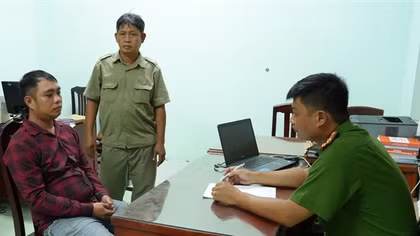 Chém "tình địch" rồi chở bạn gái bỏ trốn