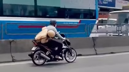 Truy tố nam thanh niên tăng ga bỏ chạy khiến CSGT phải vắt vẻo trên yên xe máy