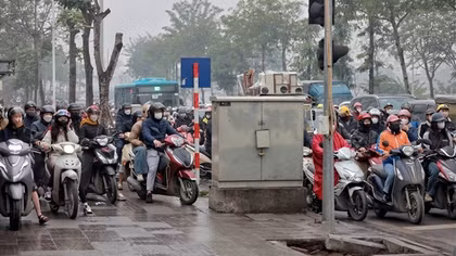 Đề xuất tắt tín hiệu đèn, rào chắn 1 ngã tư trên tuyến đường 8 làn xe ở Hà Nội