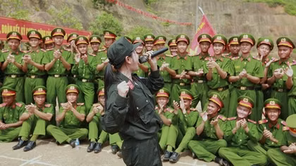 "Món quà đặc biệt" nơi thao trường