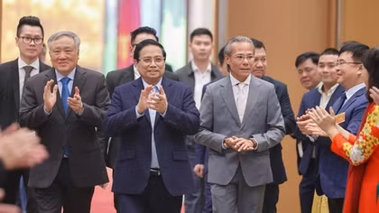 Thủ tướng: Ổn định lãi suất, hỗ trợ doanh nghiệp nhỏ vươn lên lớn mạnh