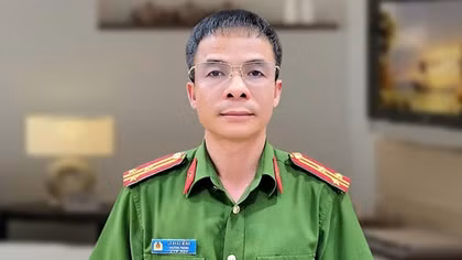 Thủ lĩnh ở một đơn vị anh hùng