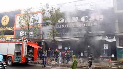 Cháy cửa hàng điện thoại lớn nhất ở trung tâm TP Đồng Hới