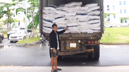 Điều tra vụ vận chuyển trái phép 40 tấn đường cát qua biên giới