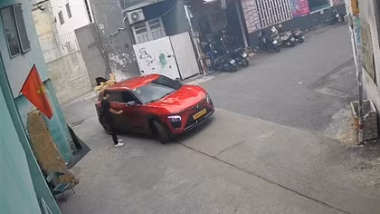 Một học sinh lớp 10 ở TP Hồ Chí Minh mất liên lạc sau khi lên xe taxi từ 22/6