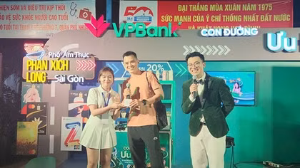 Nhiều khách hàng trải nghiệm chi tiêu tại “Con đường ưu đãi” do VPBank triển khai